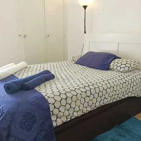 Magic View Facing Montanaroja 民宿 *